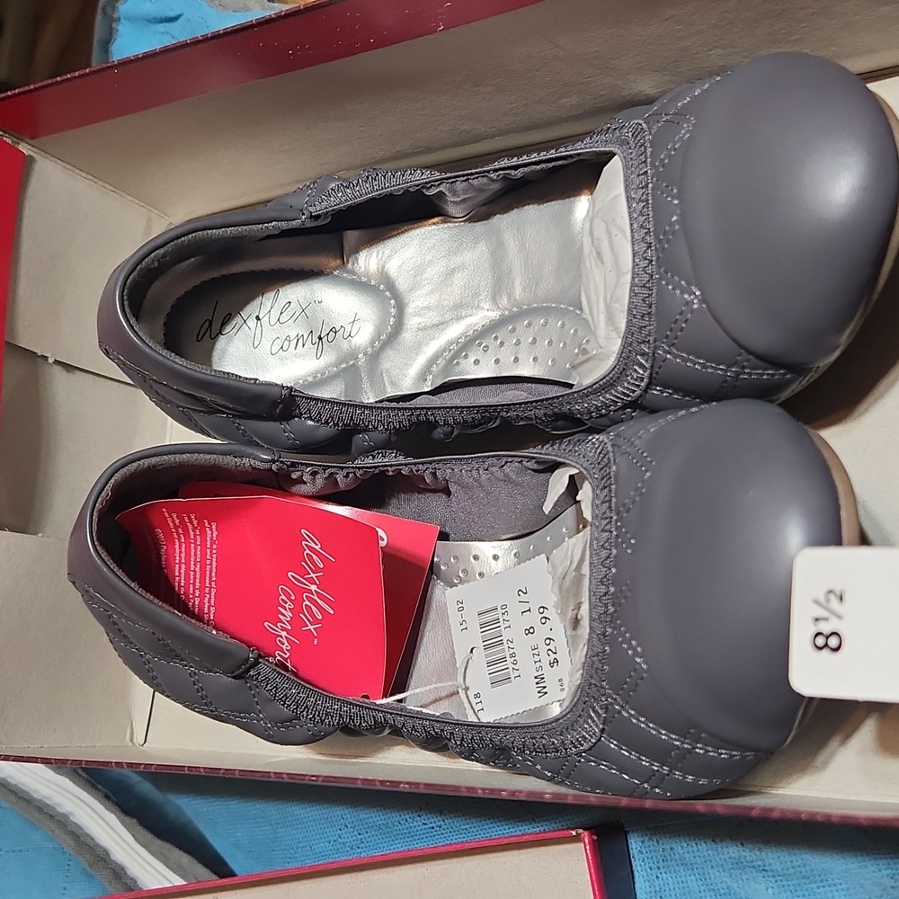 DexFlex Comfort Shoes women's size 8 1/2 in Concrete (gray) color.